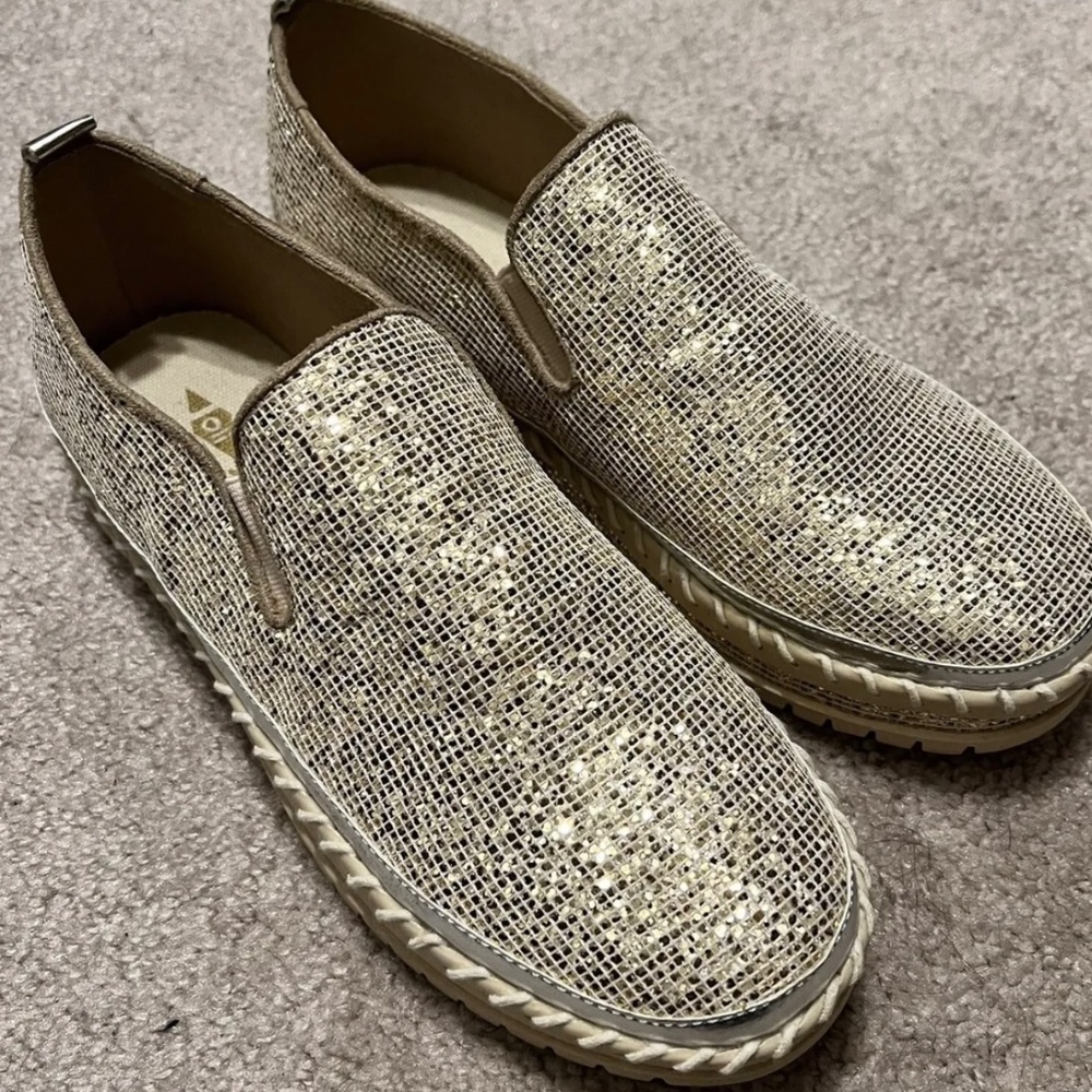 Shoe - Picture 4 of 12